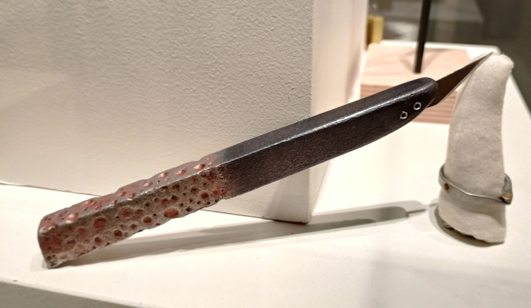 11 knife (tidal lock)